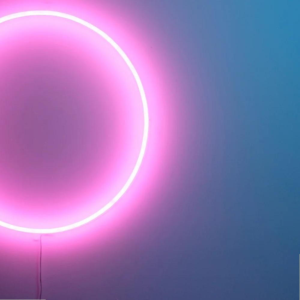 Neon LED Zen Enso – okrągły biały neon w stylu japońskim, nowoczesne oświetlenie do wnętrz.
