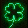 Neon LED czterolistna koniczyna – dekoracja ścienna w irlandzkim stylu, symbol szczęścia.