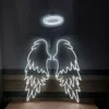 Neon LED anielskie skrzydła z aureolą – nowoczesna dekoracja ścienna do wnętrz i wydarzeń.